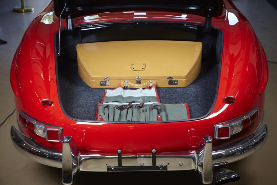  Mercedes-Benz 300 SL Roadster 1962 года  (фото 7 из 39)